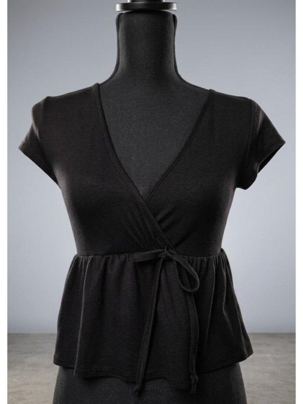 Brit & Bri black V-neck peplum Top X-small Cropped babydoll Boho Indie‎ Boutique